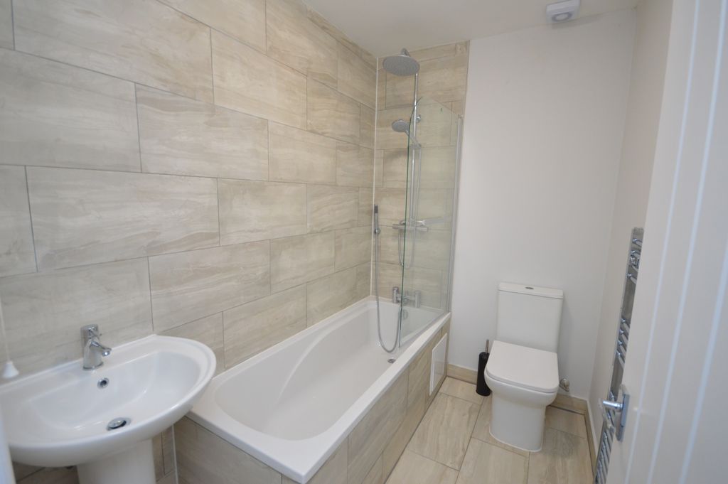 Property photo 2 of 7 Bathroom