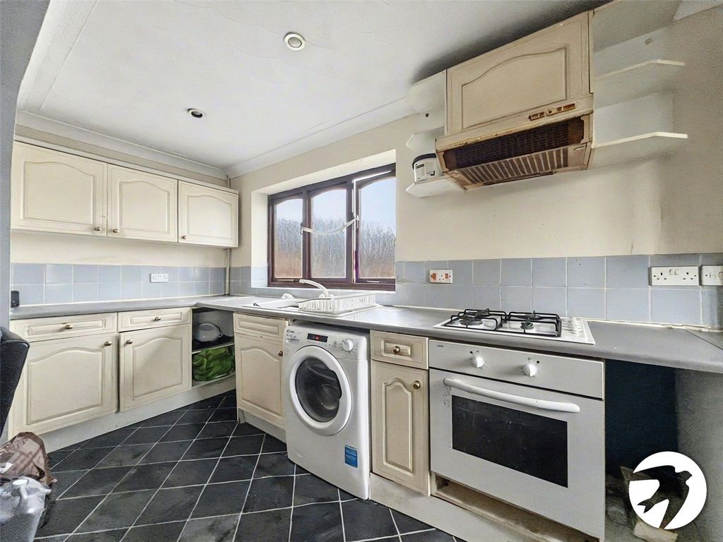 Property photo 3 of 6 Kitchen