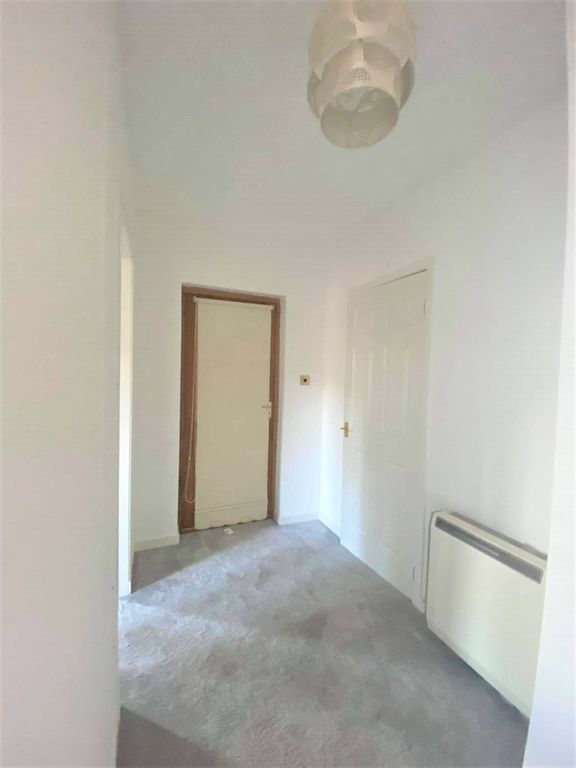 Property photo 2 of 7 Hallway