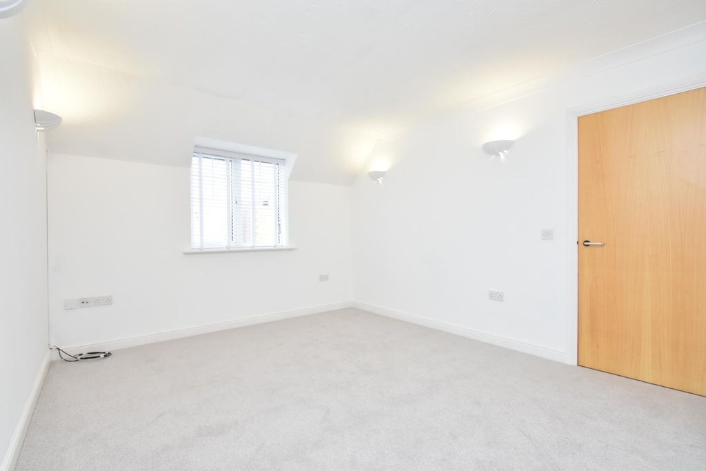 Property photo 3 of 10 Living Rom Dining Room