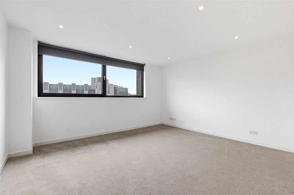 Property photo 2 of 16 Picture No. 11