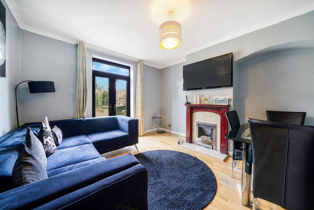Property photo 2 of 10