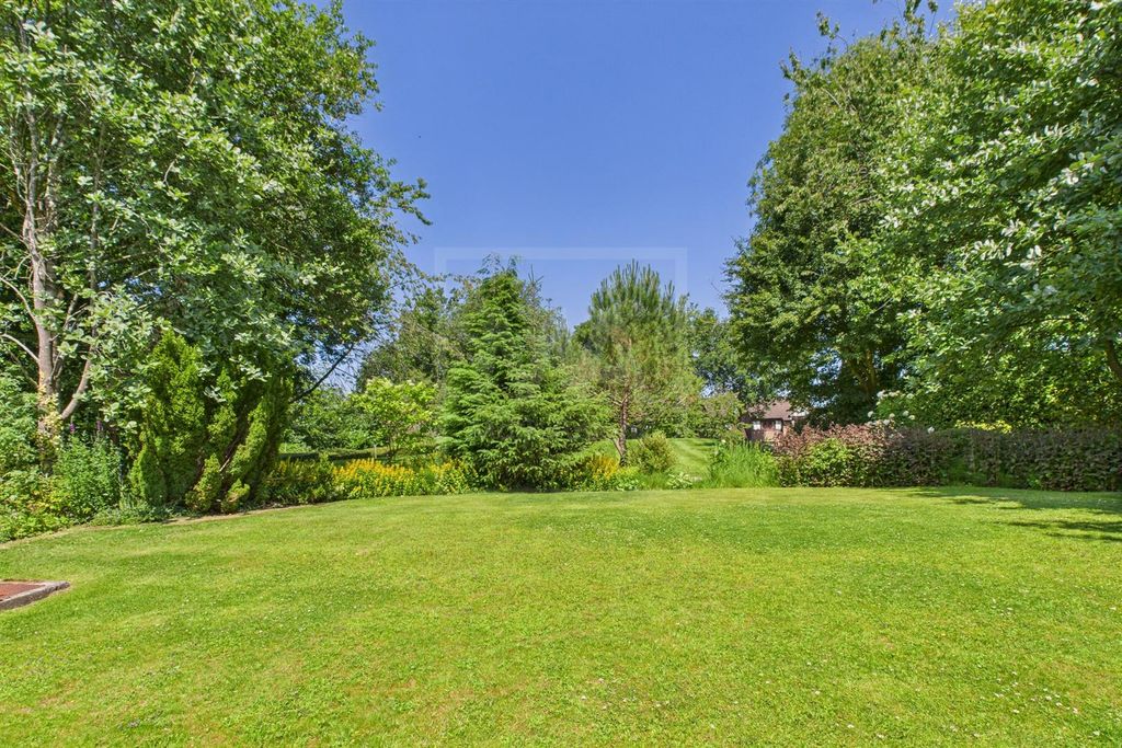 Property photo 3 of 15 Garden