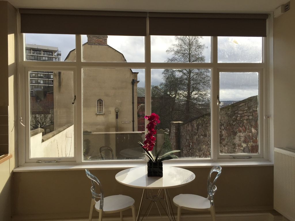 Property photo 3 of 6 Bright Dining Spot With Large Scenic Windows...
