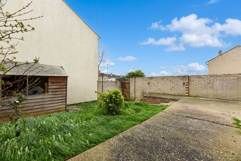 Property photo 2 of 8