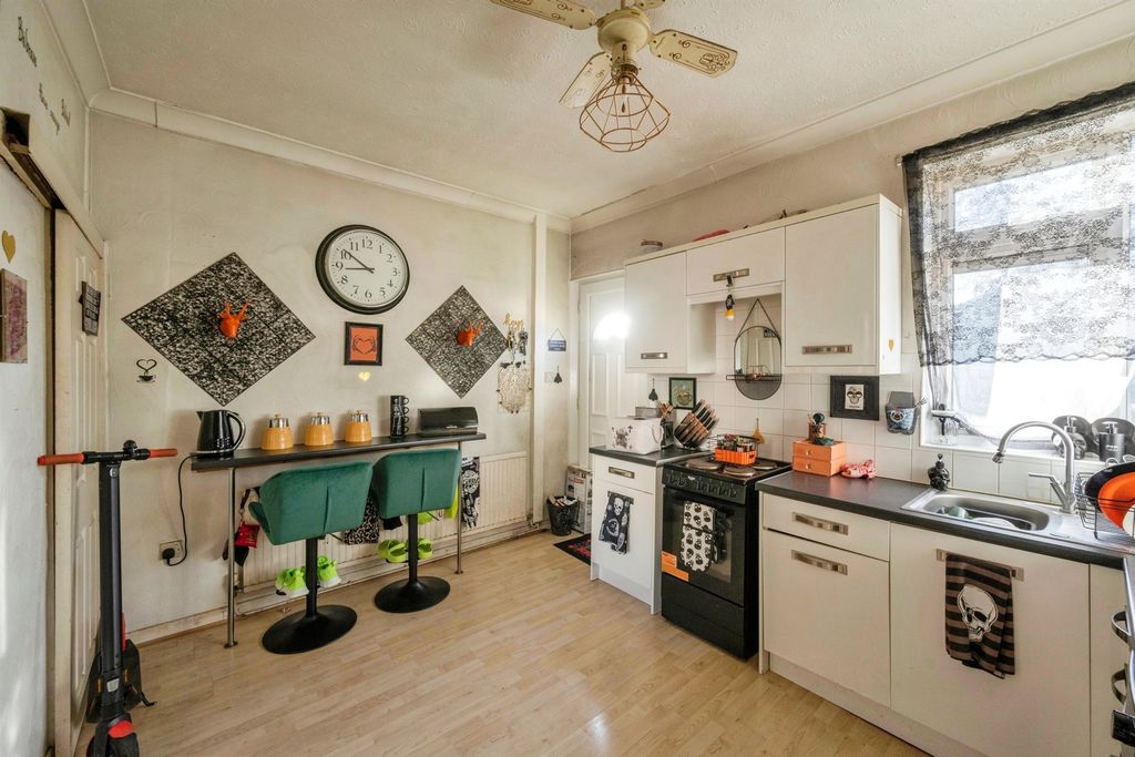 Property photo 3 of 17