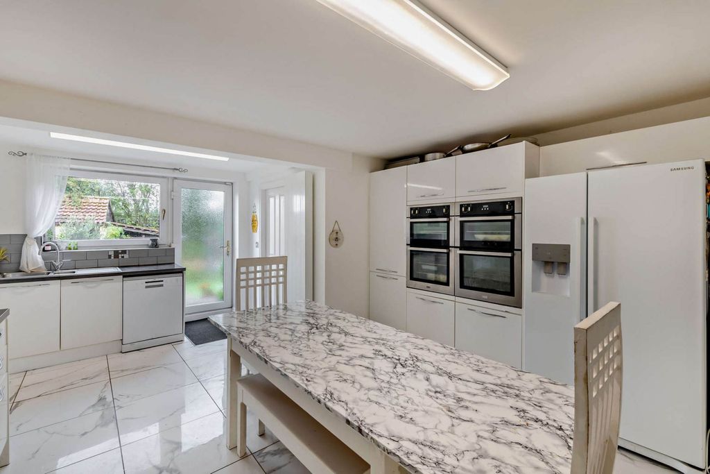 Property photo 2 of 74