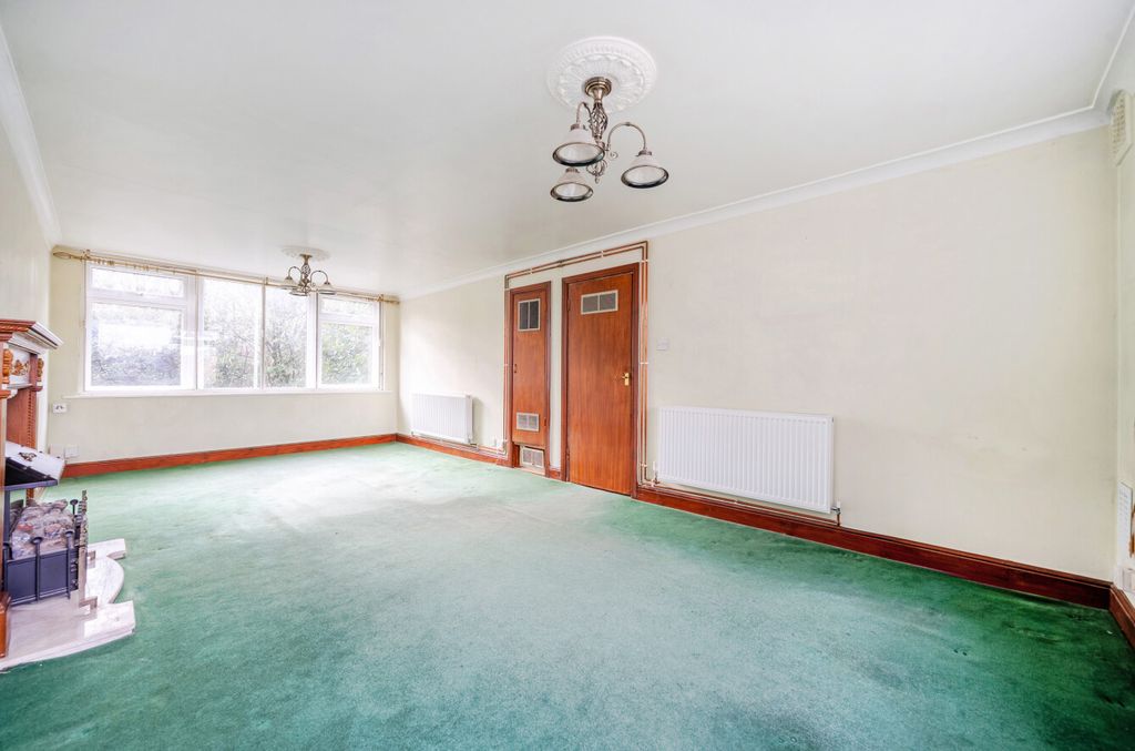 Property photo 3 of 11 1396595-3-695d0B8...