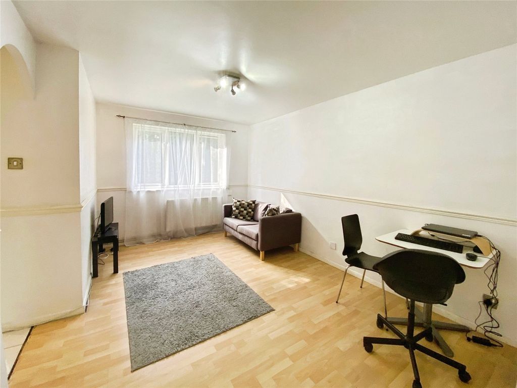 Property photo 3 of 7 Picture No. 06