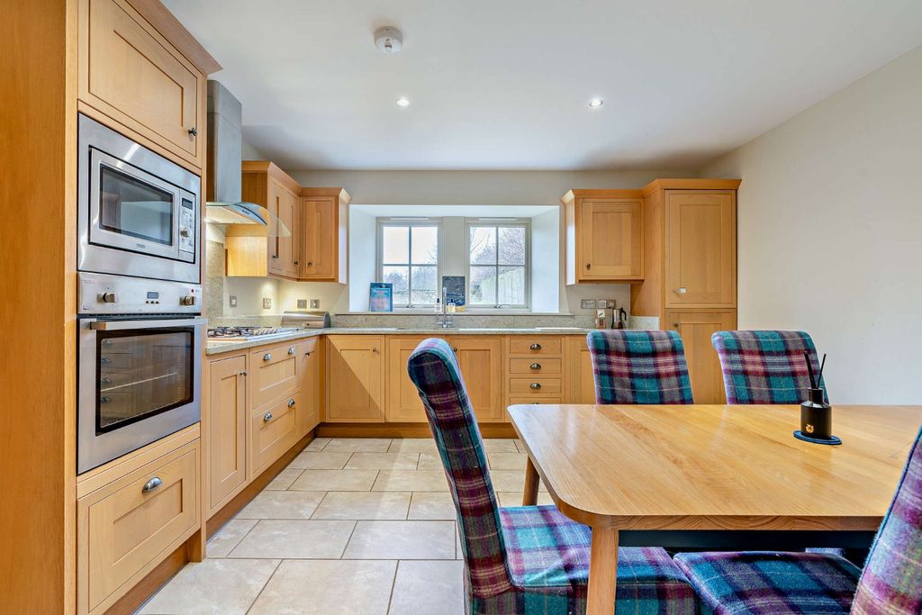 Property photo 2 of 31 Kitchen