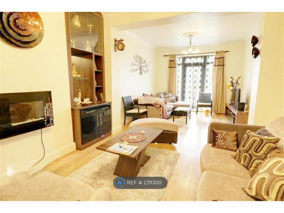 Property photo 3 of 11 Lounge/Full View