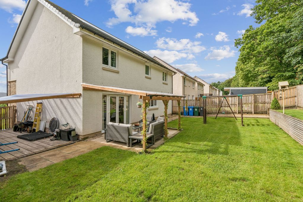 Property photo 2 of 32