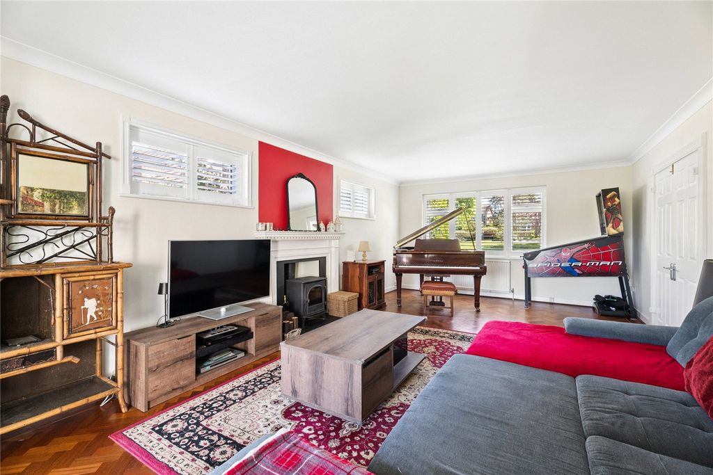 Property photo 3 of 23 Sitting Room