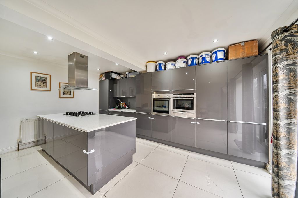 Property photo 2 of 19 1387573-8-6942Ad8...