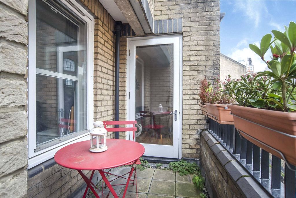 Property photo 2 of 16 Balcony