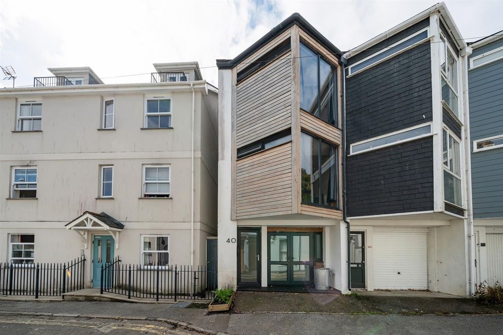 Property photo 1 of 22