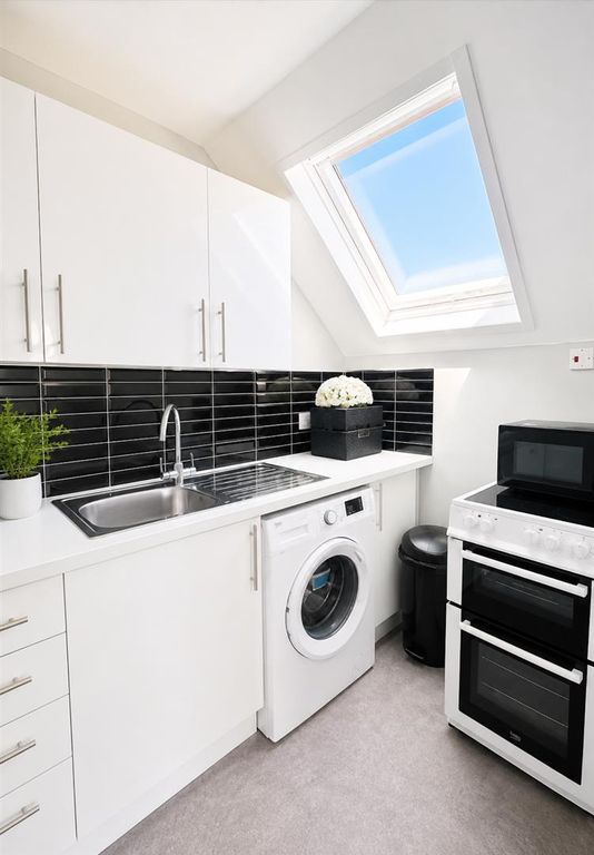 Property photo 2 of 7 Kitchen