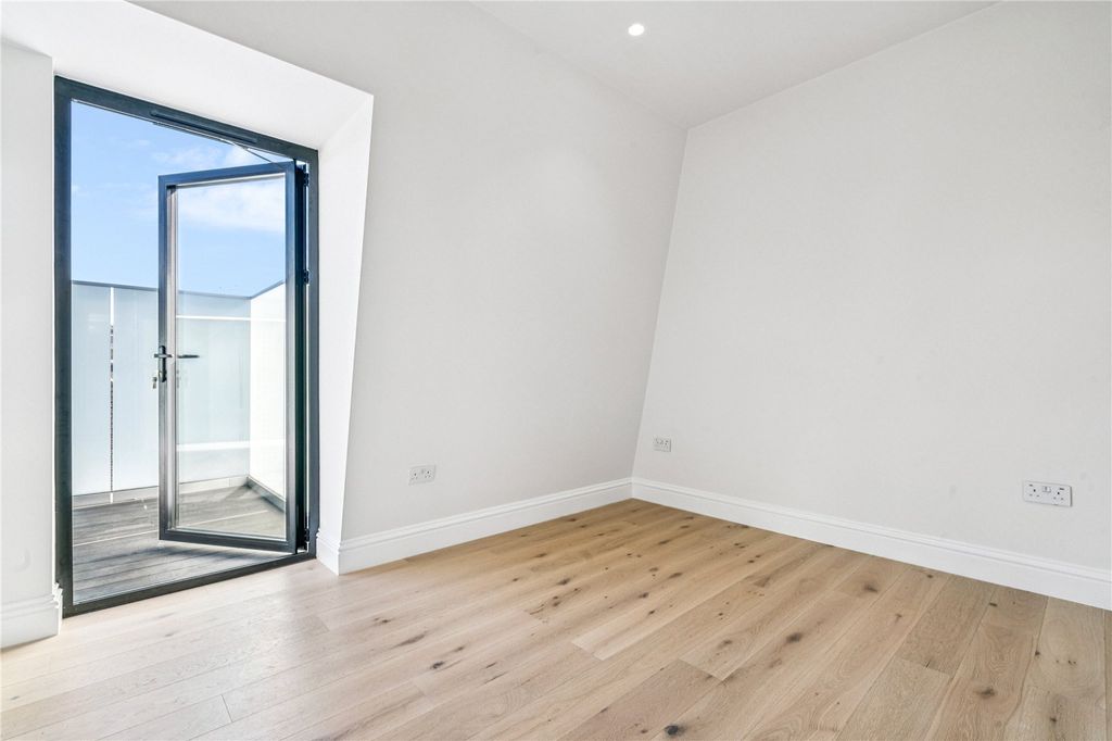 Property photo 3 of 6 Picture No. 04