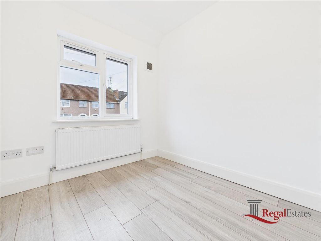 Property photo 3 of 13 Cam02489G0-Pr0238-Still014.Jpg