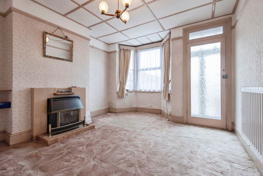 Property photo 2 of 16 Pbox-Img.Jpg