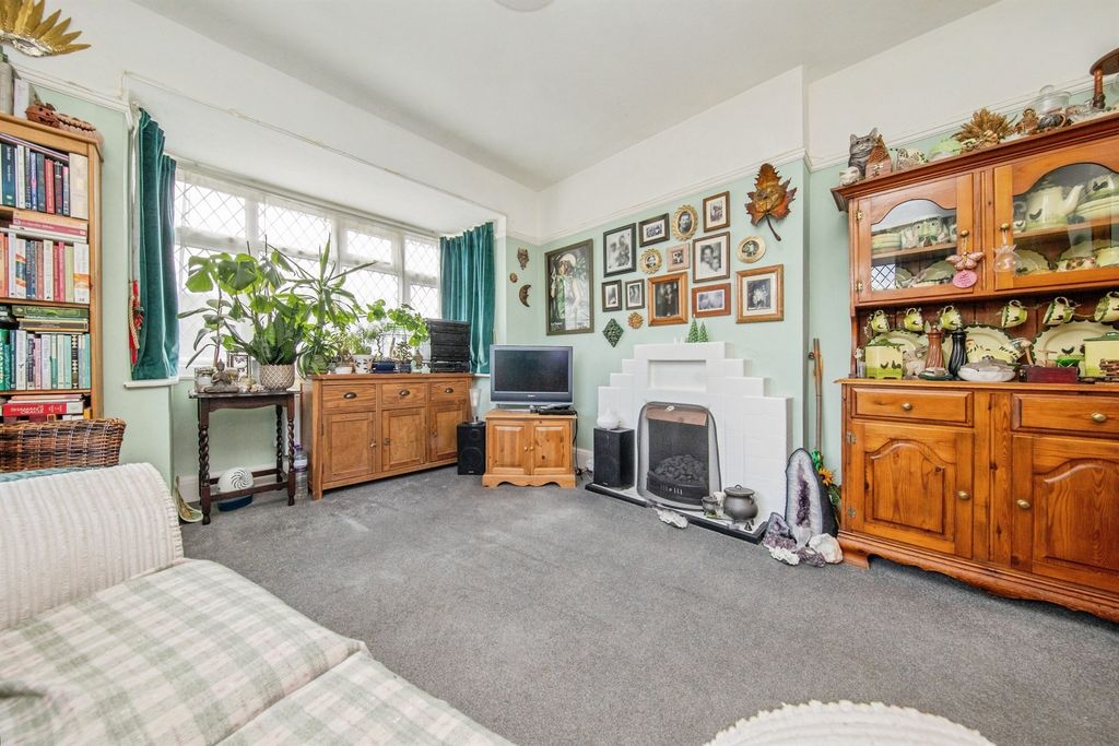Property photo 3 of 19