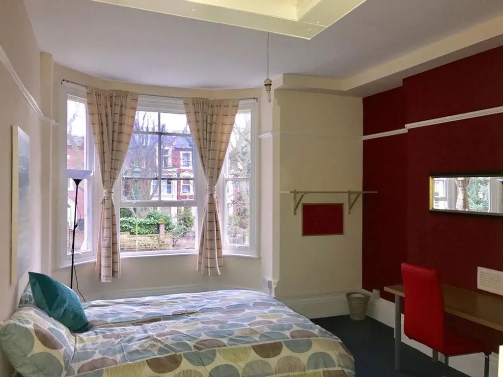 Property photo 1 of 5 A Bright And Inviting Double Bedroom With Large Wi...
