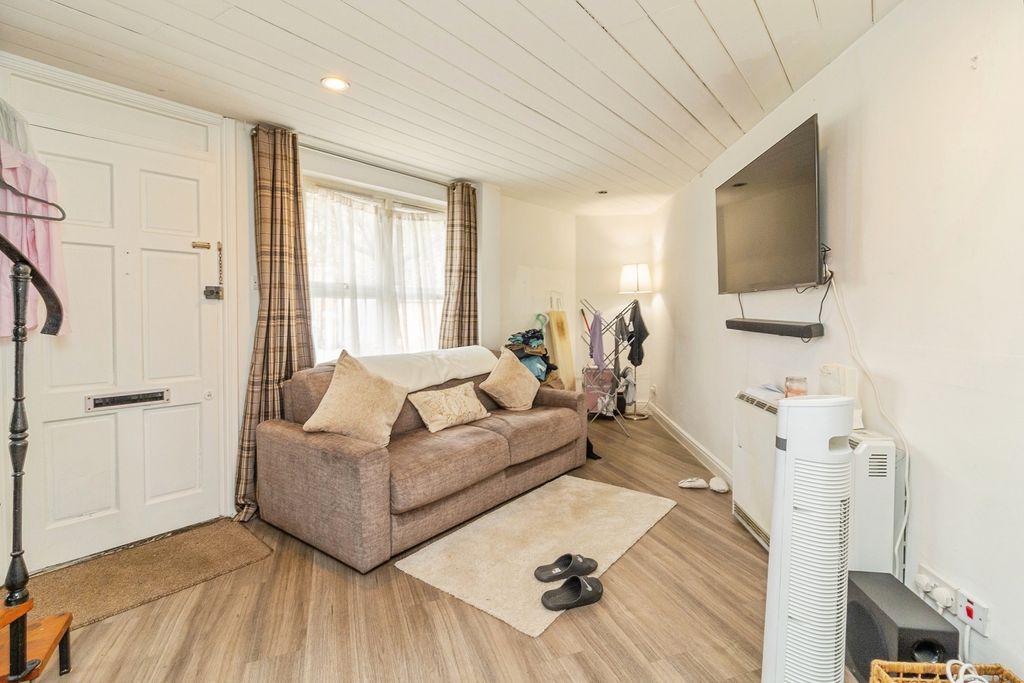 Property photo 2 of 15 Pbox-Img.Jpg