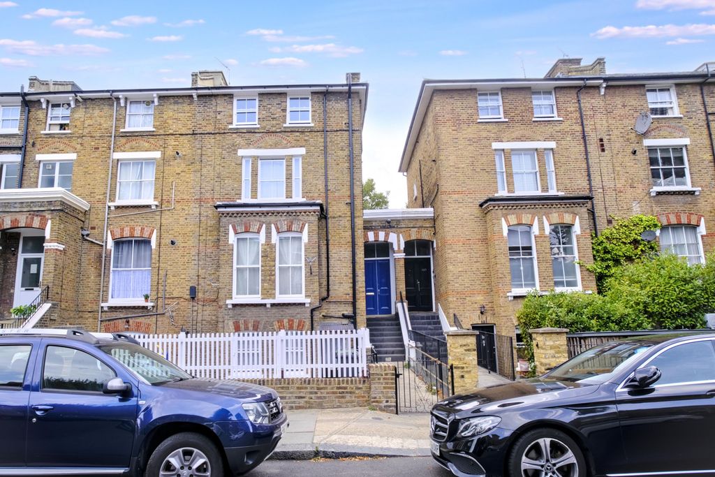 Property photo 1 of 9 135c Coningham Road, Shepherd's Bush, London W12 8Bu