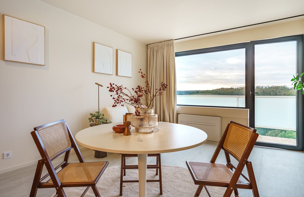 Property photo 3 of 23