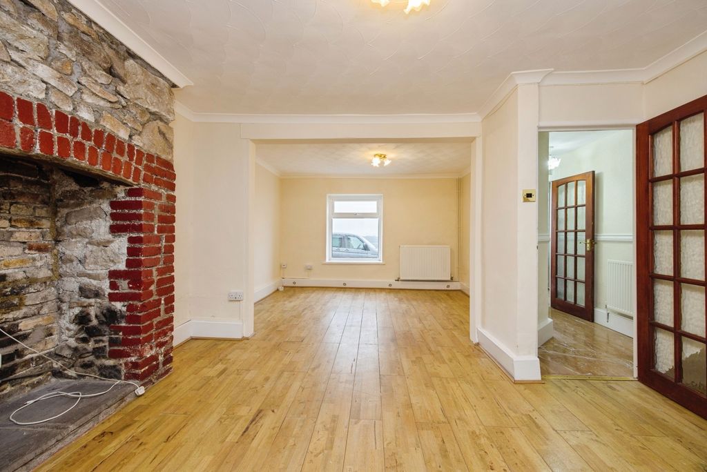Property photo 3 of 16 Pbox-Img.Jpg