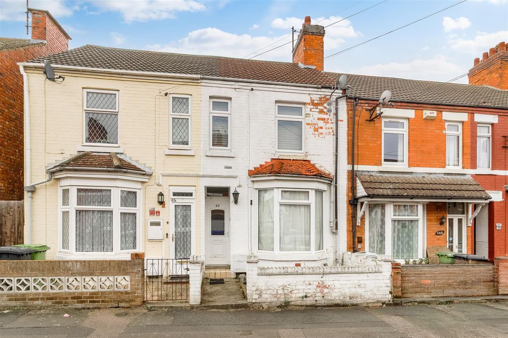 Property photo 1 of 10 69 Alexandra Road - Front