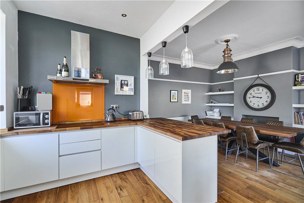 Property photo 3 of 20 Entertaining Space