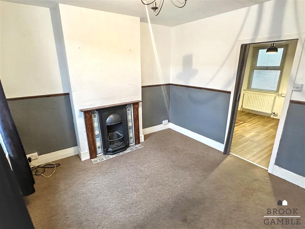 Property photo 3 of 14 01323 438506