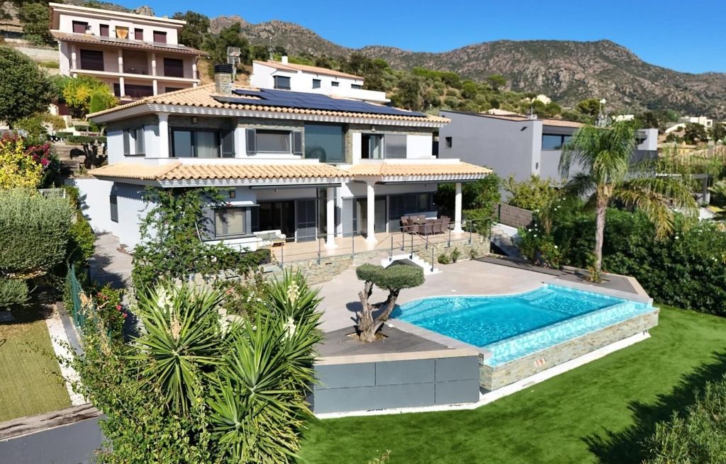 Property photo 1 of 42 Design Villa With Swimming Pool And Spectacular Views Over The Bay Of Roses – Palau-Saverdera