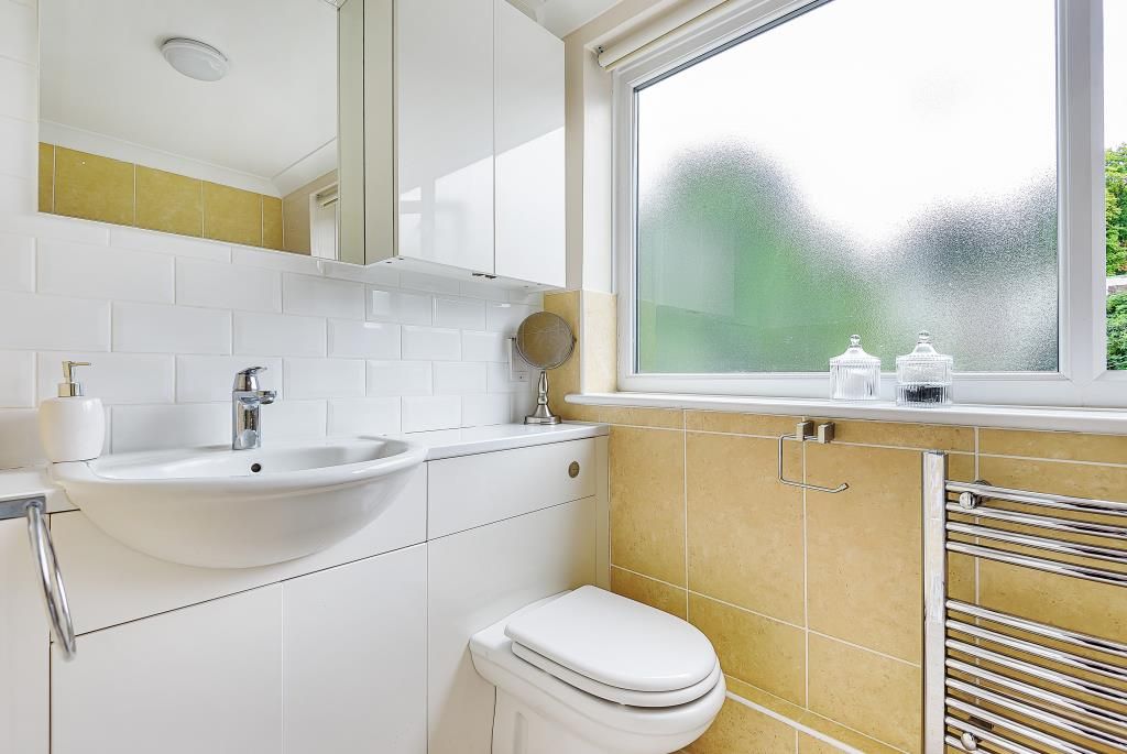 Property photo 2 of 10 Bathroom