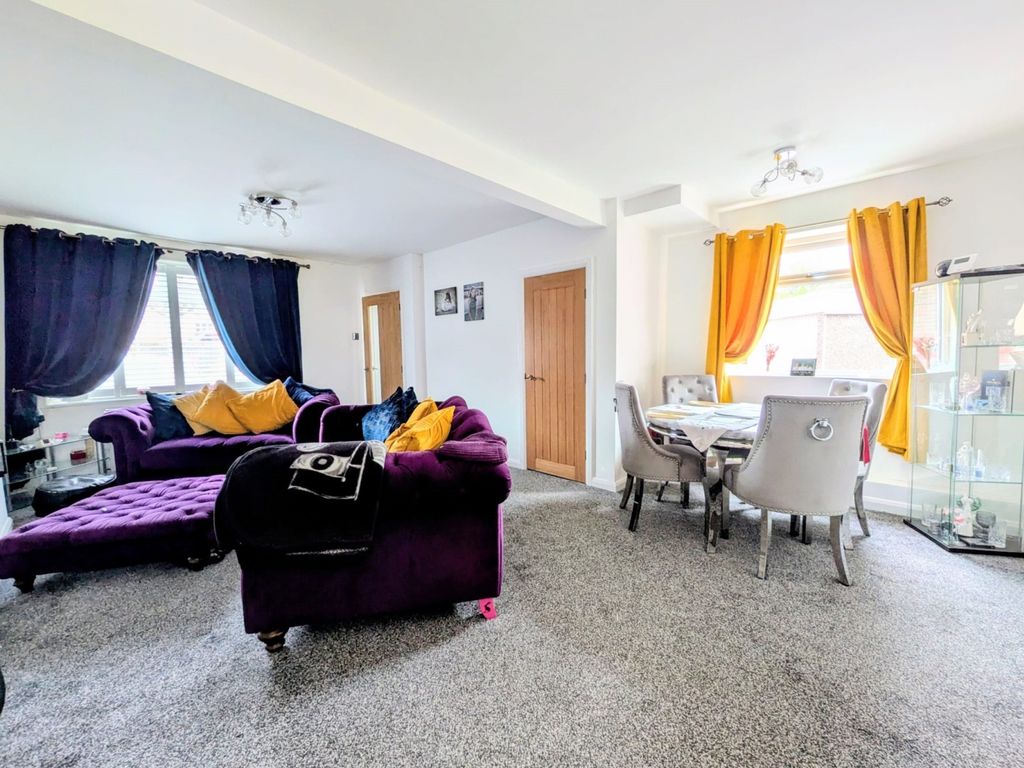 Property photo 2 of 12 0Fc18A10-376d-4526-80Fe-100521252Ffe