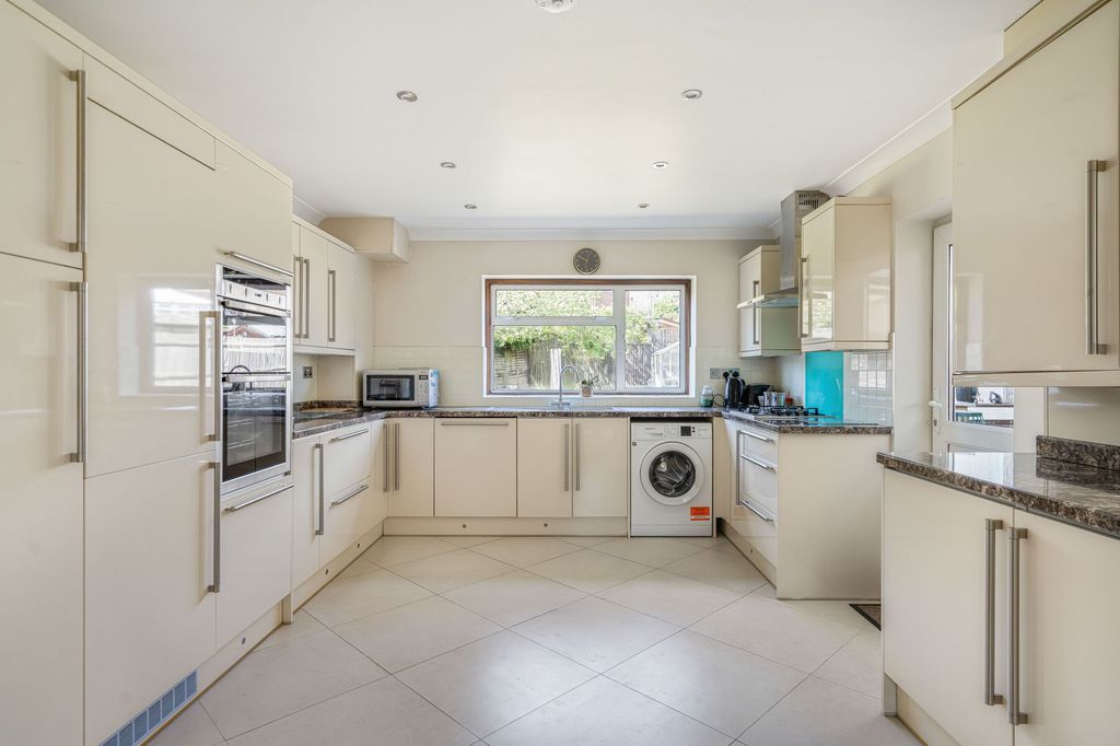 Property photo 3 of 18