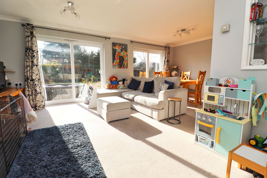 Property photo 3 of 17 Img_8073