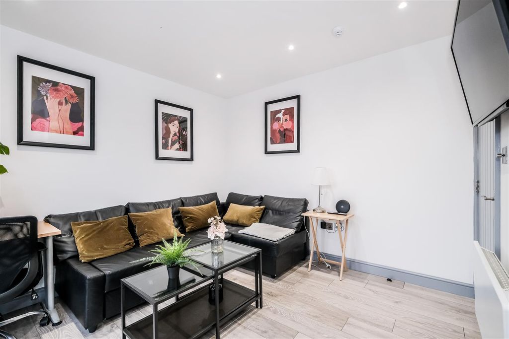 Property photo 2 of 17 St. Barnabas Apartments - Flat C-14.Jpg