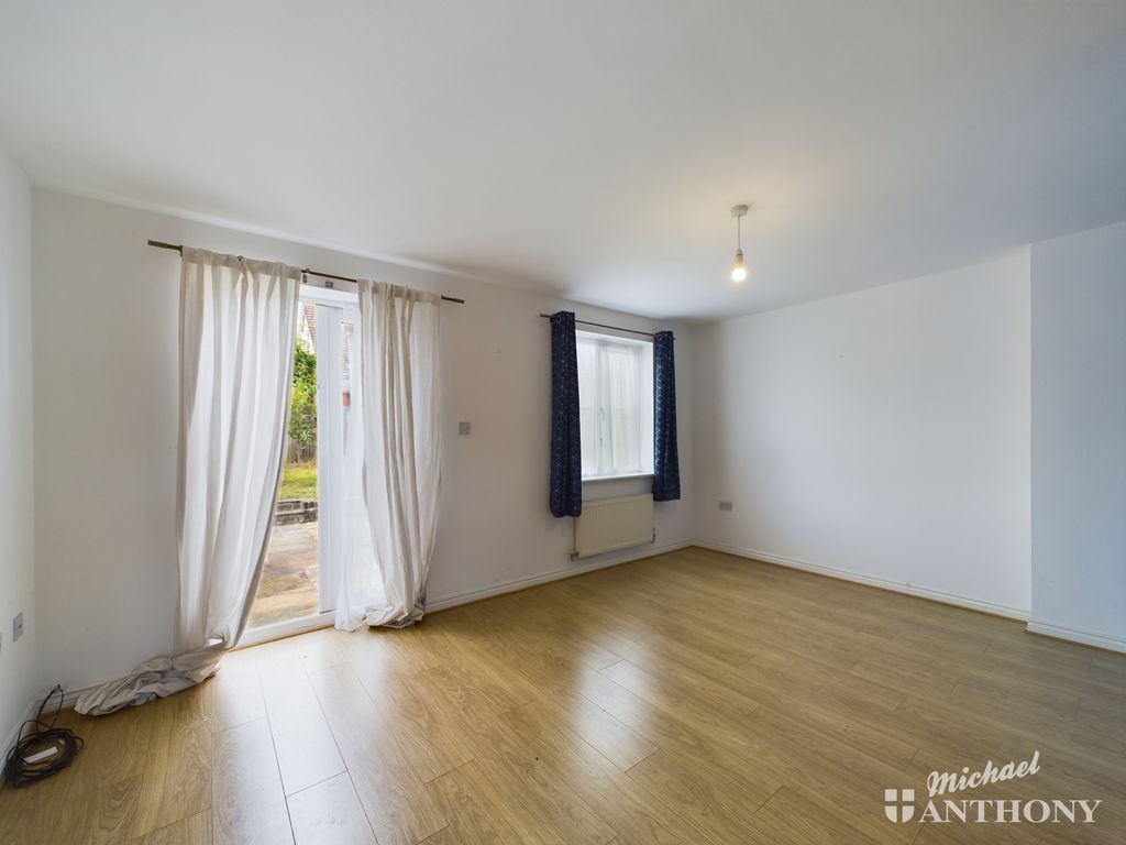 Property photo 3 of 16 Cam02773G0-Pr0152-Still006