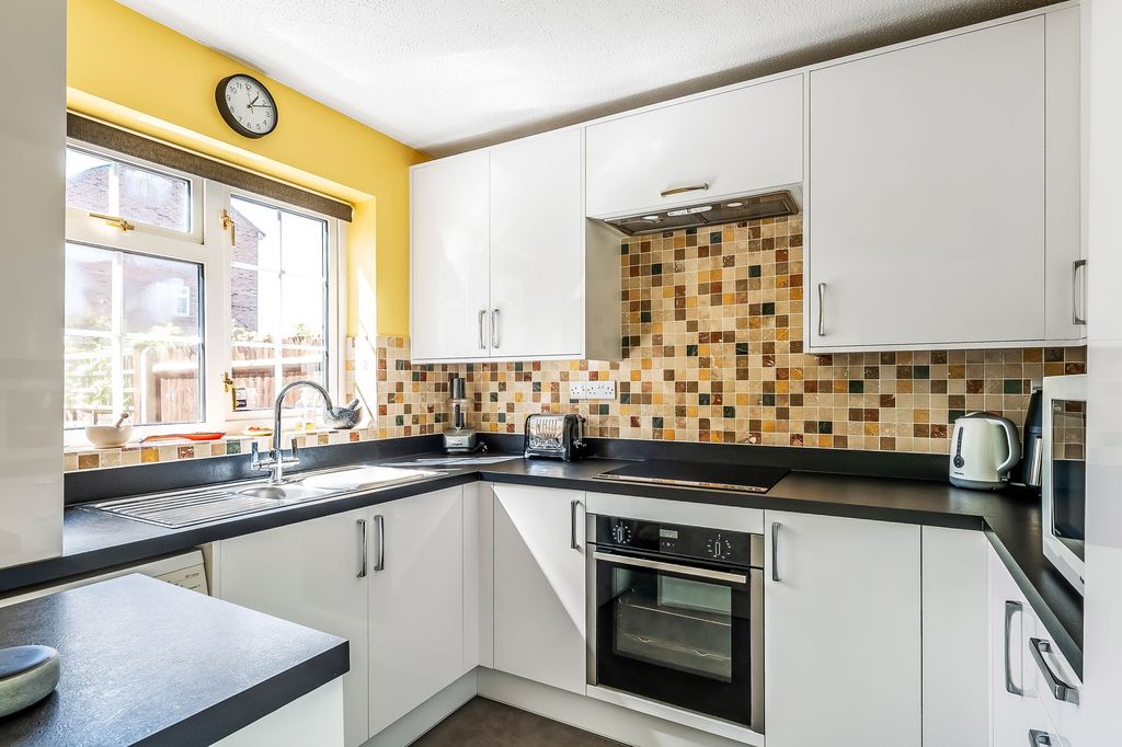 Property photo 3 of 25