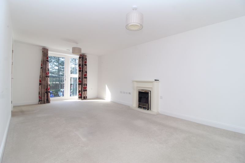 Property photo 3 of 13 Living Room/Diner