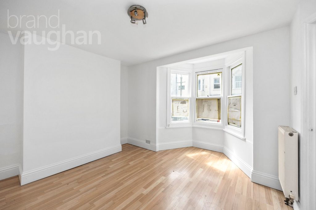 Property photo 2 of 18 Picture No. 32