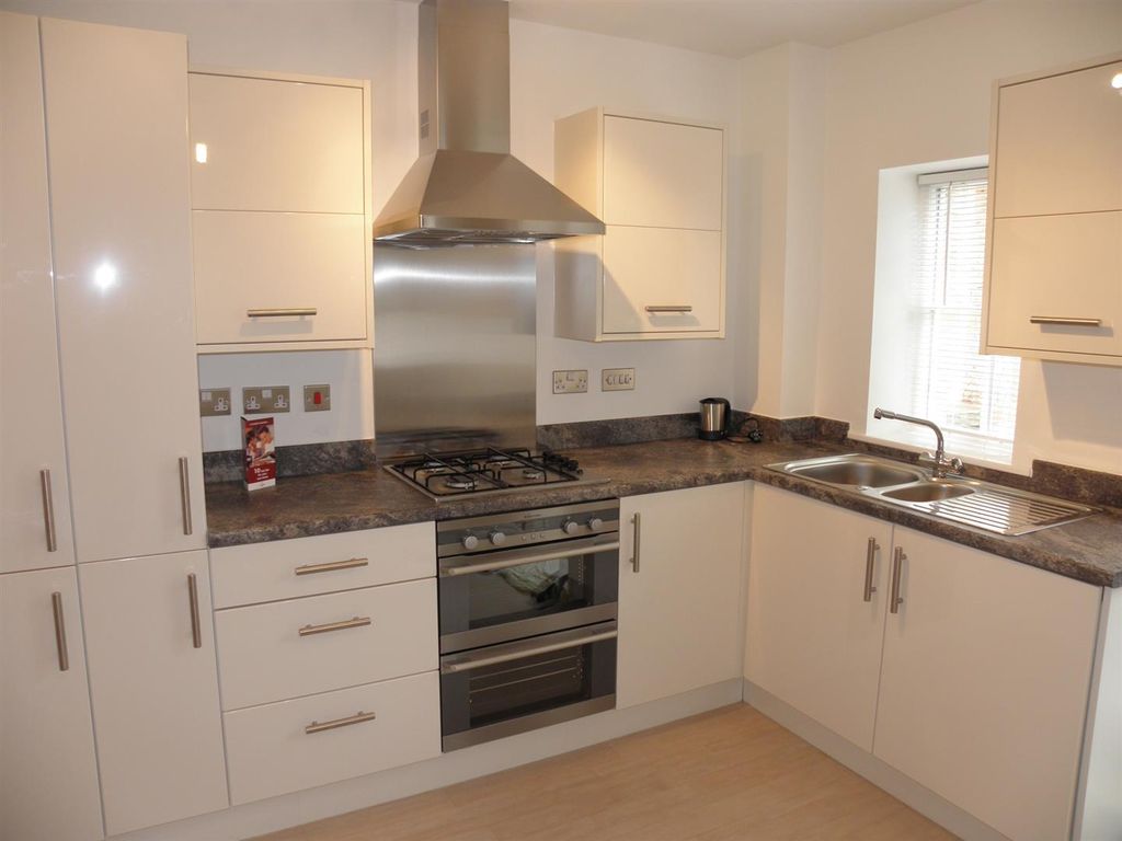 Property photo 1 of 7 Kitchen 2.Jpg