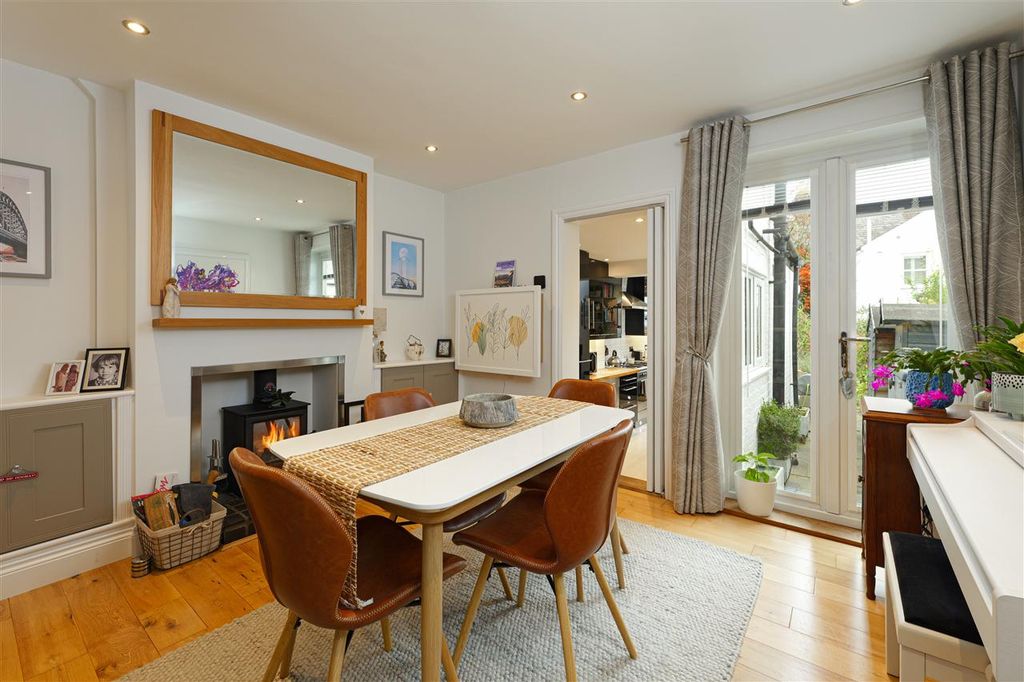 Property photo 3 of 31