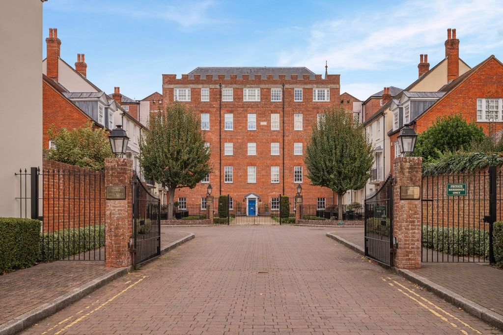 Property photo 1 of 13 6 John Wood House