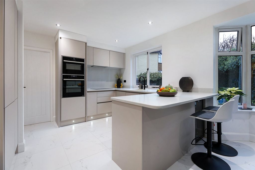 Property photo 2 of 19 Kitchen