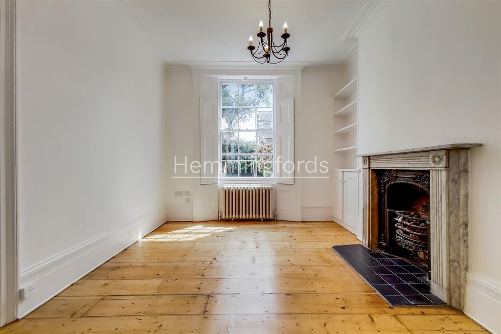 Property photo 3 of 17