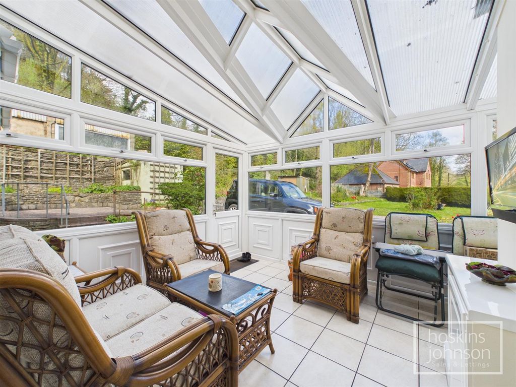 Property photo 3 of 27 Sun Room