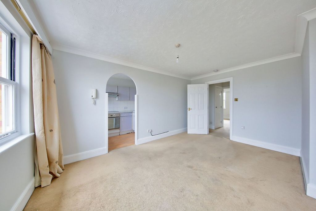 Property photo 3 of 7 Photo 8